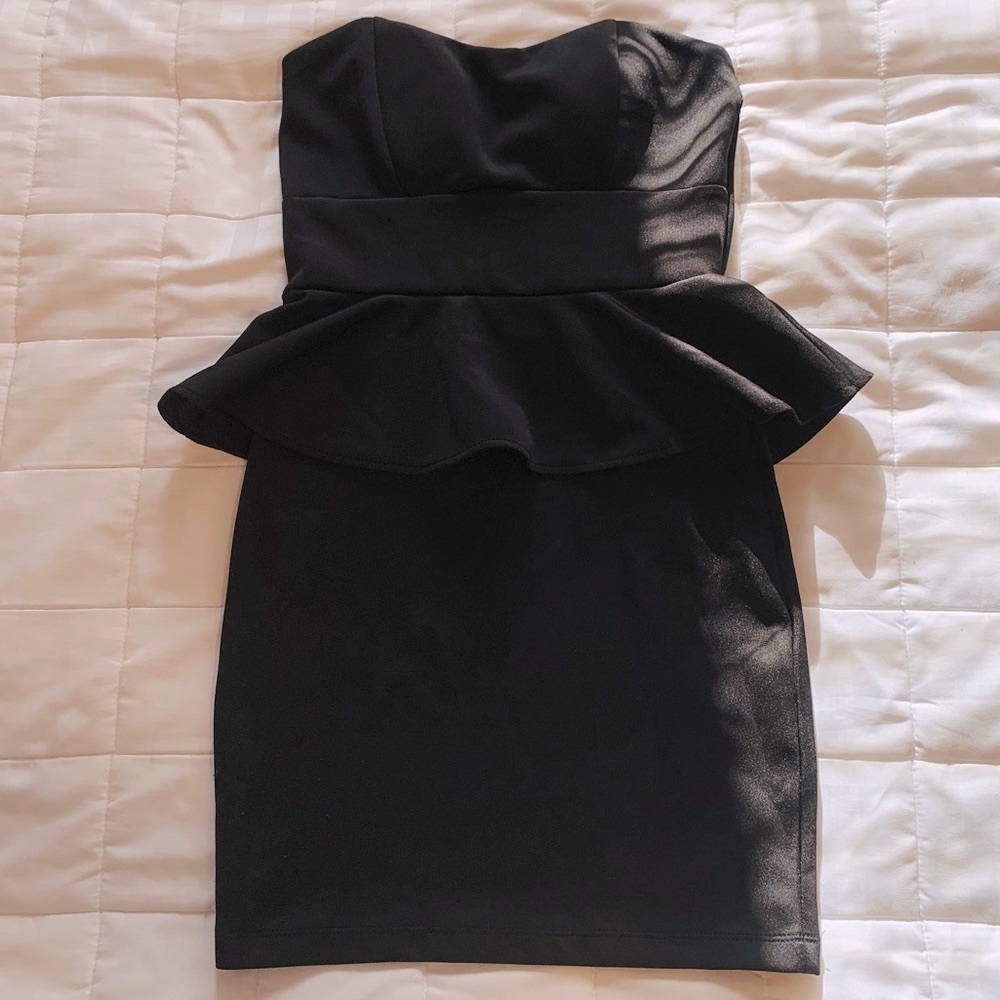 ❌SOLD❌ Black Peplum Bodycon Dress